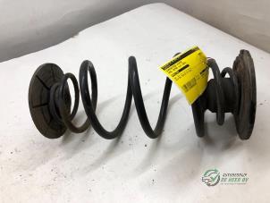 Gebruikte Veerschroef achter Opel Astra G (F69) 1.6 Prijs € 20,00 Margeregeling aangeboden door Autobedrijf de Heer B.V.