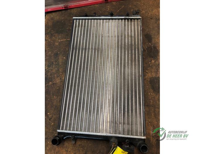 Gebruikte Radiateur Seat Ibiza III (6L1) 1.6 16V Prijs € 40,00 Margeregeling aangeboden door Autobedrijf de Heer B.V.