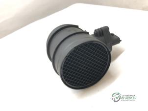 Gebruikte Luchtmassameter Alfa Romeo 159 (939AX) 1.9 JTS 16V Prijs € 25,00 Margeregeling aangeboden door Autobedrijf de Heer B.V.