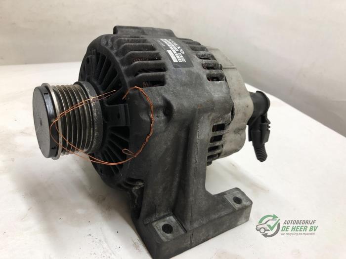Gebruikte Dynamo Volvo V40 (VW) 1.8 16V Prijs € 50,00 Margeregeling aangeboden door Autobedrijf de Heer B.V.