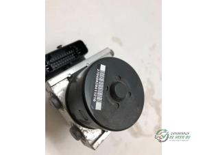 ABS Pomp van een Fiat Doblo Cargo (263) 1.3 MJ 16V DPF Euro 5 2011
