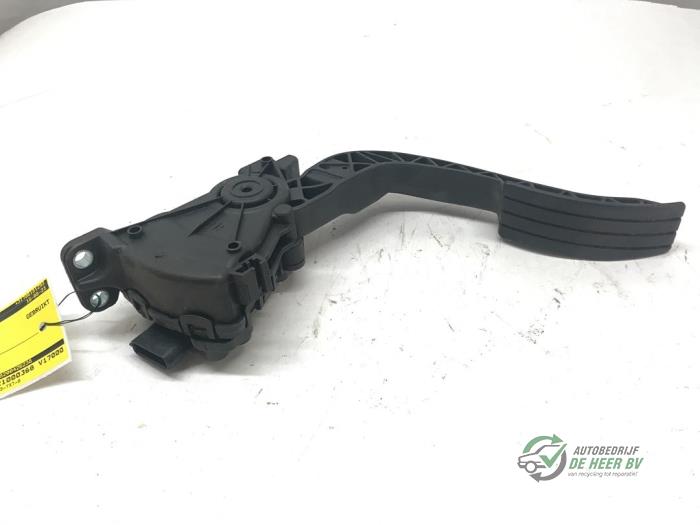 Gebruikte Gaspedaalpositie Sensor Renault Twingo II (CN) 1.2 16V Prijs € 35,00 Margeregeling aangeboden door Autobedrijf de Heer B.V.