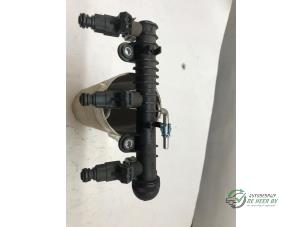 Gebruikte Injector brug Opel Corsa C (F08/68) 1.0 12V Prijs € 40,00 Margeregeling aangeboden door Autobedrijf de Heer B.V.
