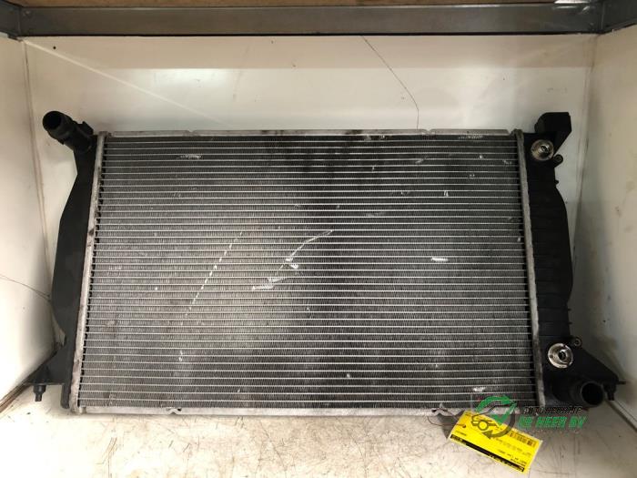 Gebruikte Radiateur Audi A4 Cabriolet (B6) 2.5 TDI 24V Prijs € 75,00 Margeregeling aangeboden door Autobedrijf de Heer B.V.