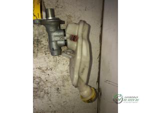 Gebruikte Hoofdremcilinder Peugeot 208 I (CA/CC/CK/CL) 1.4 HDi Prijs € 30,00 Margeregeling aangeboden door Autobedrijf de Heer B.V.