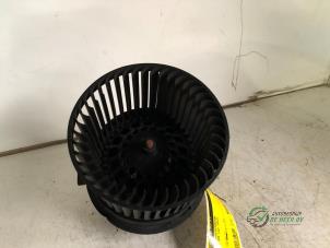 Gebruikte Aanjager Peugeot 208 I (CA/CC/CK/CL) 1.4 HDi Prijs € 35,00 Margeregeling aangeboden door Autobedrijf de Heer B.V.