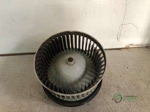 Gebruikte Aanjager Volkswagen Up! (121) 1.0 12V 60 Prijs € 35,00 Margeregeling aangeboden door Autobedrijf de Heer B.V.