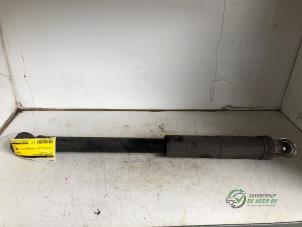 Gebruikte Schokdemper links-achter Volkswagen Up! (121) 1.0 12V 60 Prijs € 25,00 Margeregeling aangeboden door Autobedrijf de Heer B.V.