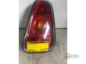 Gebruikte Achterlicht rechts BMW Mini One/Cooper (R50) 1.6 16V Cooper Prijs € 35,00 Margeregeling aangeboden door Autobedrijf de Heer B.V.