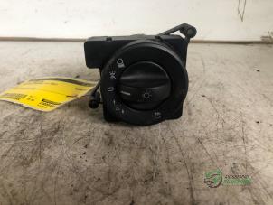 Gebruikte Licht Schakelaar Mercedes Sprinter 3t (906.61) 213 CDI 16V Prijs € 25,00 Margeregeling aangeboden door Autobedrijf de Heer B.V.