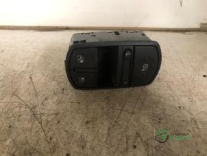 Gebruikte Combischakelaar ramen Opel Corsa D 1.4 16V Twinport Prijs € 15,00 Margeregeling aangeboden door Autobedrijf de Heer B.V.