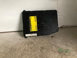 Gebruikte Computer Body Control Renault Scénic II (JM) 2.0 16V Prijs € 50,00 Margeregeling aangeboden door Autobedrijf de Heer B.V.
