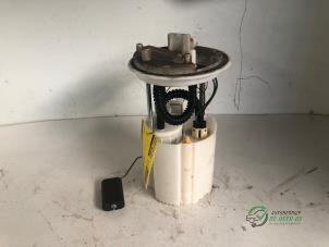 Gebruikte Tank element Pomp Opel Corsa D 1.4 16V Twinport Prijs € 50,00 Margeregeling aangeboden door Autobedrijf de Heer B.V.