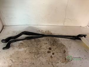 Gebruikte Ruitenwisserarm set Ford S-Max (GBW) 2.5 Turbo 20V Prijs € 30,00 Margeregeling aangeboden door Autobedrijf de Heer B.V.