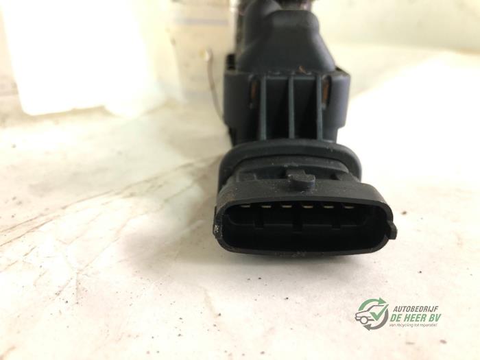 Bobine van een Opel Corsa D 1.2 16V 2011