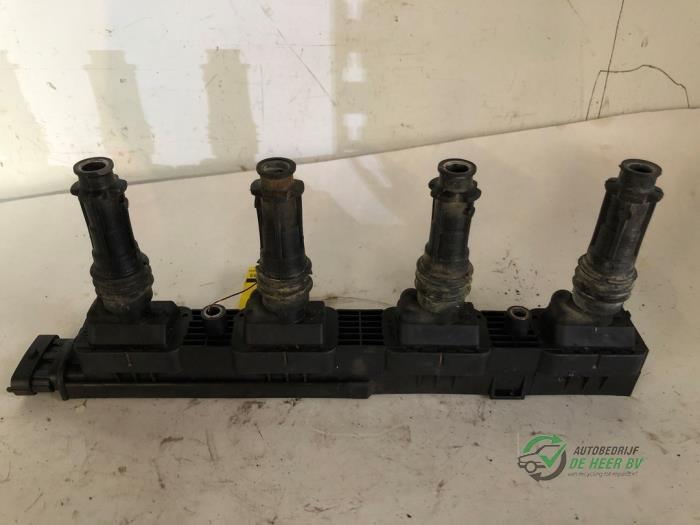 Bobine van een Opel Corsa D 1.2 16V 2011