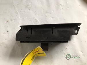 Gebruikte Combischakelaar ramen Volkswagen Golf VII (AUA) 1.4 GTE 16V Prijs € 30,00 Margeregeling aangeboden door Autobedrijf de Heer B.V.