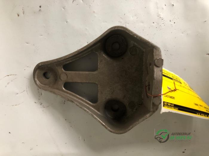 Gebruikte Motorrubber Opel Ascona C (84/89) 1.8 S Prijs € 35,00 Margeregeling aangeboden door Autobedrijf de Heer B.V.