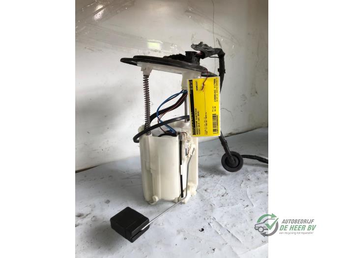 Gebruikte Tank element Pomp Suzuki SX4 (EY/GY) 1.6 16V 4x2 Prijs € 50,00 Margeregeling aangeboden door Autobedrijf de Heer B.V.