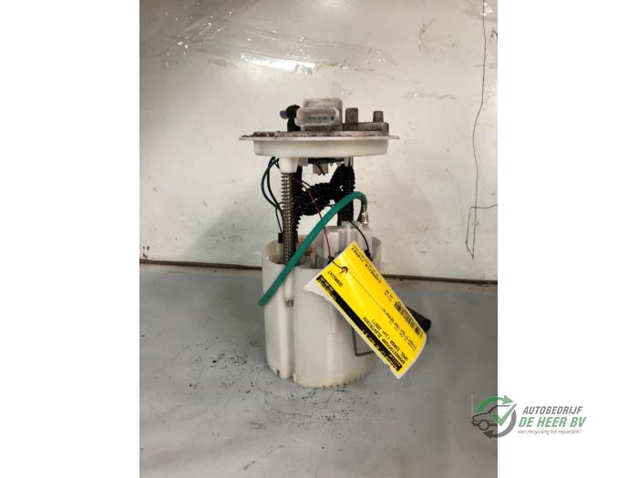 Gebruikte Tank element Pomp Opel Corsa D 1.4 16V Twinport Prijs € 35,00 Margeregeling aangeboden door Autobedrijf de Heer B.V.
