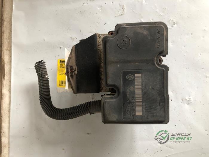 Gebruikte ABS Pomp Renault Twingo II (CN) 1.2 16V Prijs € 50,00 Margeregeling aangeboden door Autobedrijf de Heer B.V.