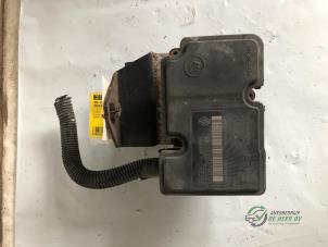 Gebruikte ABS Pomp Renault Twingo II (CN) 1.2 16V Prijs € 50,00 Margeregeling aangeboden door Autobedrijf de Heer B.V.