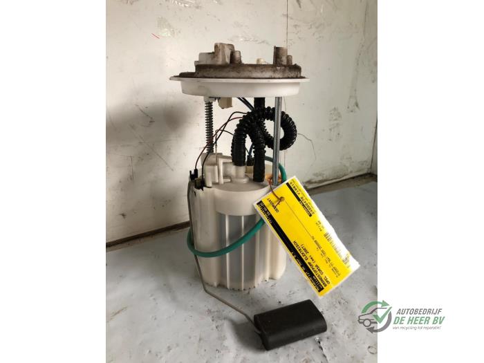 Gebruikte Tank element Pomp Opel Corsa D 1.2 16V Prijs € 35,00 Margeregeling aangeboden door Autobedrijf de Heer B.V.