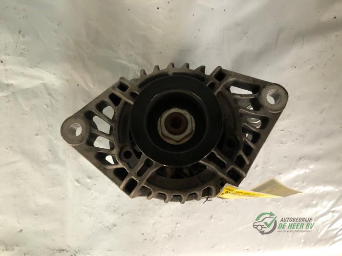 Gebruikte Dynamo Alfa Romeo 147 (937) 1.6 Twin Spark 16V Prijs € 50,00 Margeregeling aangeboden door Autobedrijf de Heer B.V.