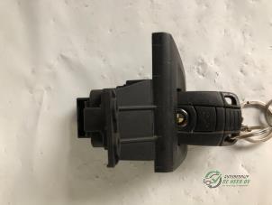 Gebruikte Kontaktslot + Sleutel BMW 1 serie (F20) 116i 1.6 16V Prijs € 30,00 Margeregeling aangeboden door Autobedrijf de Heer B.V.