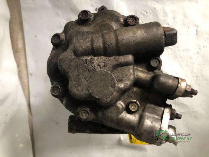 Gebruikte Aircopomp Citroen C5 II Break (RE) 2.0 16V Prijs € 50,00 Margeregeling aangeboden door Autobedrijf de Heer B.V.
