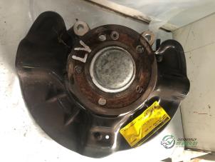 Gebruikte Fusee links-voor Mercedes A Limousine (177.1) 1.3 A-250 e Turbo 16V Prijs € 150,00 Margeregeling aangeboden door Autobedrijf de Heer B.V.