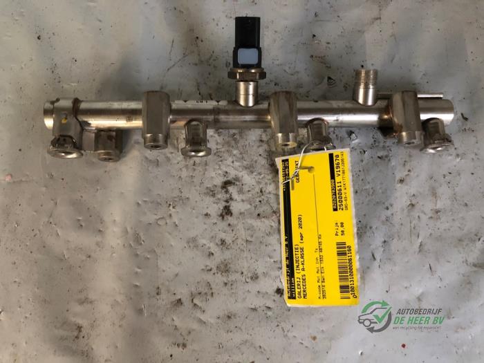 Gebruikte Injector brug Mercedes A Limousine (177.1) 1.3 A-250 e Turbo 16V Prijs € 50,00 Margeregeling aangeboden door Autobedrijf de Heer B.V.