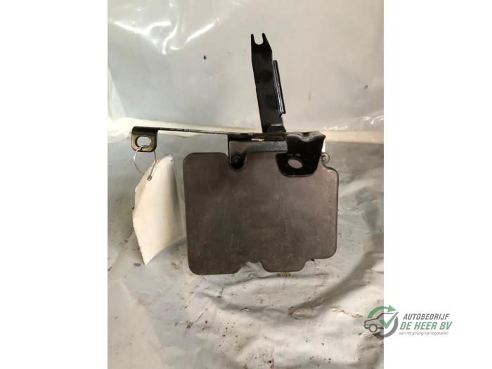 Gebruikte ABS Pomp Mercedes A Limousine (177.1) 1.3 A-250 e Turbo 16V Prijs € 175,00 Margeregeling aangeboden door Autobedrijf de Heer B.V.