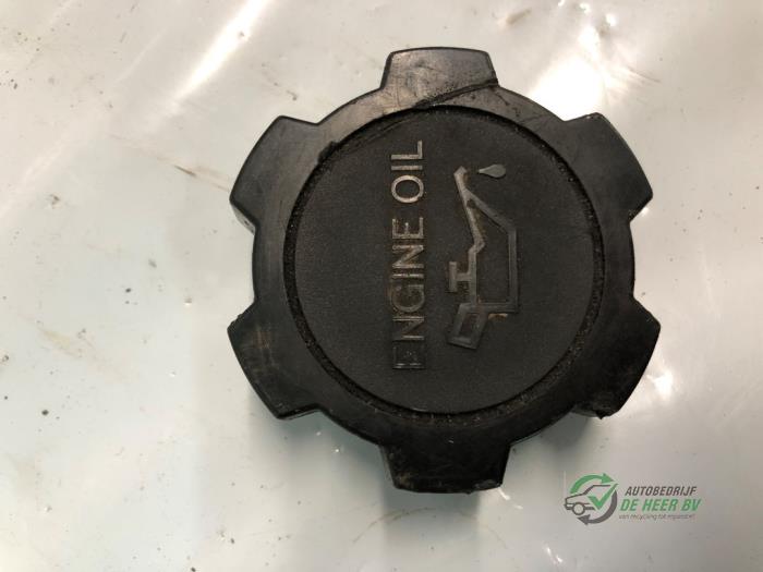 Gebruikte Oliedop Toyota Aygo (B10) 1.0 12V VVT-i Prijs € 15,00 Margeregeling aangeboden door Autobedrijf de Heer B.V.
