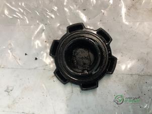 Gebruikte Oliedop Peugeot 107 1.0 12V Prijs € 15,00 Margeregeling aangeboden door Autobedrijf de Heer B.V.