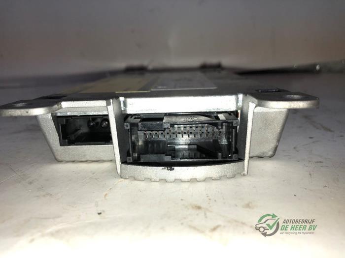 Bluetooth module van een MINI Mini (R56) 1.6 16V Cooper S 2011
