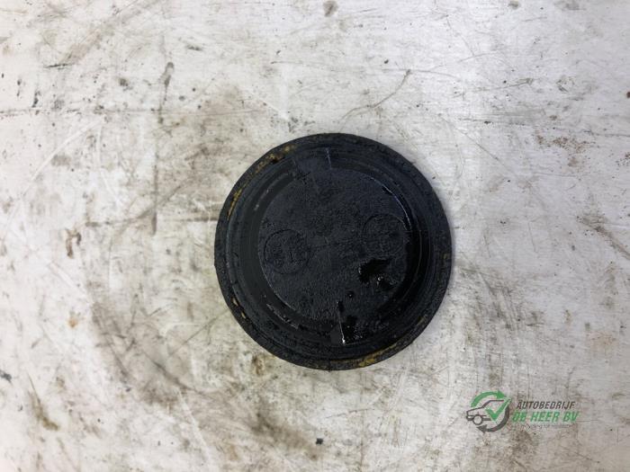 Gebruikte Oliedop Opel Corsa D 1.4 16V Twinport Prijs € 15,00 Margeregeling aangeboden door Autobedrijf de Heer B.V.