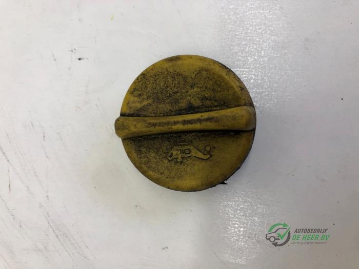 Gebruikte Oliedop Opel Corsa D 1.2 16V Prijs € 15,00 Margeregeling aangeboden door Autobedrijf de Heer B.V.