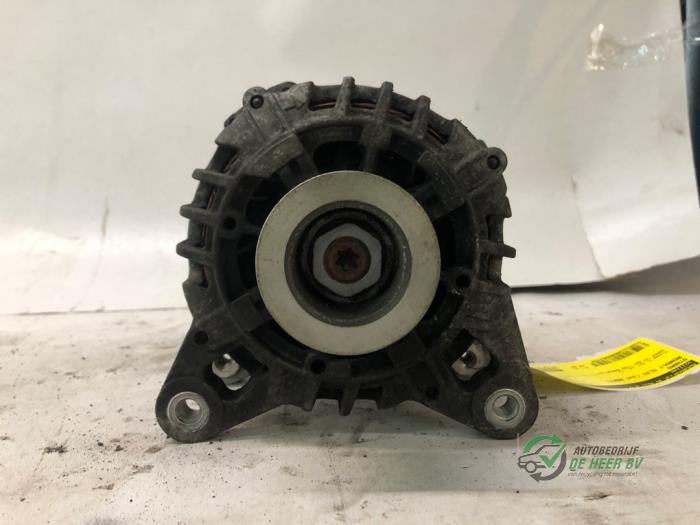 Dynamo Renault Clio III (BR/CR), 2005 / 2014 1.2 16V 75, Hatchback, Benzine, 1.149cc, 55kW (75pk), FWD, D4F740; D4FD7; D4F706; D4F764; D4FE7, 2005-06 / 2014-12, BR/CR1J; BR/CRCJ; BR/CR1S; BR/CR9S; BR/CRCS; BR/CRFU; BR/CR3U; BR/CRP3 (Gebruikt)
