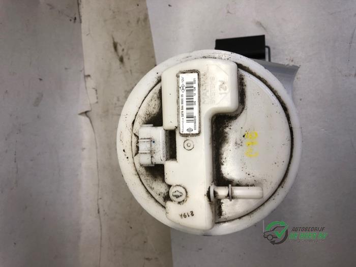 Gebruikte Tank element Pomp Renault Twingo II (CN) 1.2 16V Prijs € 35,00 Margeregeling aangeboden door Autobedrijf de Heer B.V.