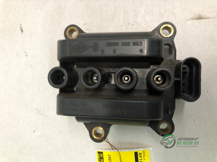 Gebruikte Bobine Renault Twingo II (CN) 1.2 16V Prijs € 25,00 Margeregeling aangeboden door Autobedrijf de Heer B.V.