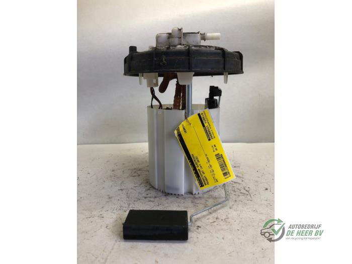 Gebruikte Tank element Pomp Peugeot 207/207+ (WA/WC/WM) 1.4 16V VTi Prijs € 35,00 Margeregeling aangeboden door Autobedrijf de Heer B.V.