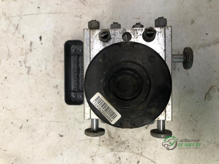 Gebruikte ABS Pomp Peugeot 207/207+ (WA/WC/WM) 1.4 16V VTi Prijs € 50,00 Margeregeling aangeboden door Autobedrijf de Heer B.V.
