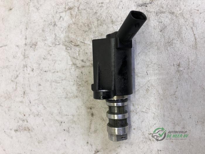 Gebruikte Schakelaar Oliedruk Volkswagen Polo VI (AW1) 1.0 MPi 12V Prijs € 40,00 Margeregeling aangeboden door Autobedrijf de Heer B.V.