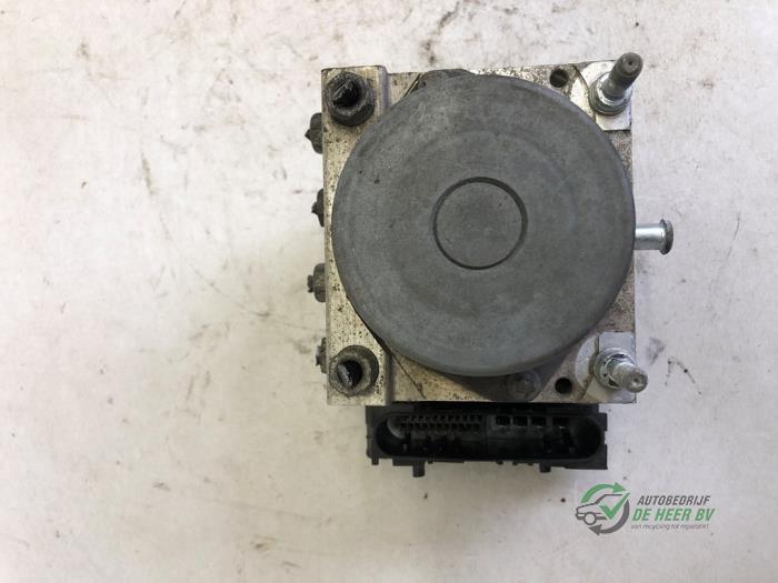 Gebruikte ABS Pomp Opel Corsa D 1.2 16V Prijs € 125,00 Margeregeling aangeboden door Autobedrijf de Heer B.V.