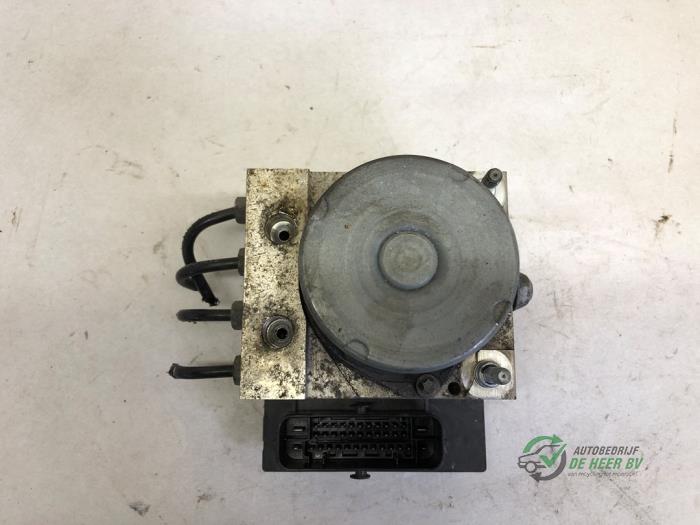 Gebruikte ABS Pomp Opel Corsa D 1.2 ecoFLEX Prijs € 250,00 Margeregeling aangeboden door Autobedrijf de Heer B.V.