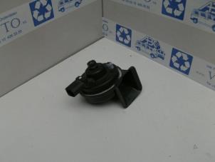 Gebruikte Claxon Volkswagen Transporter T5 2.0 TDI DRF Prijs € 24,20 Inclusief btw aangeboden door Autohandel P. Caron & Zoon B.V.