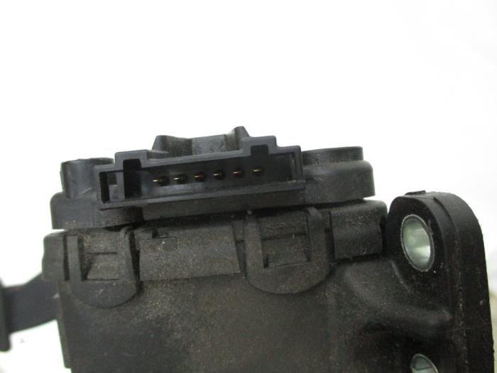 Gaspedaal module van een Volkswagen Transporter 2011