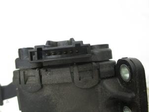 Gaspedaal module van een Volkswagen Transporter 2011