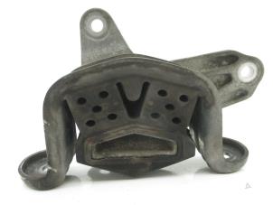 Gebruikte Versnellingsbak Steun Volkswagen Transporter Prijs € 24,20 Inclusief btw aangeboden door Autohandel P. Caron & Zoon B.V.